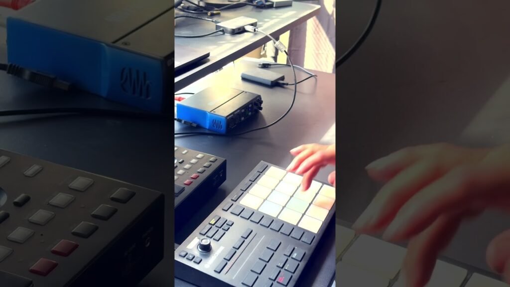 Maschine Mikro beatmaking with the Drift Theory Maschine Expansion #maschine #beatmaking