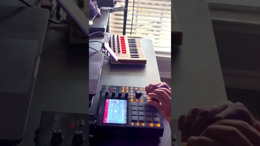 Making a beat on MPC One with a Splice sample #beatmaking #mpcone #mpclive