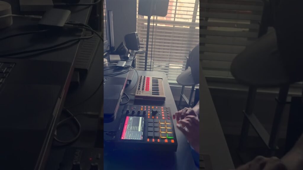 Boom bap beatmaking on MPC One using a soul sample #beatstars #mpcone #boombaptypebeat