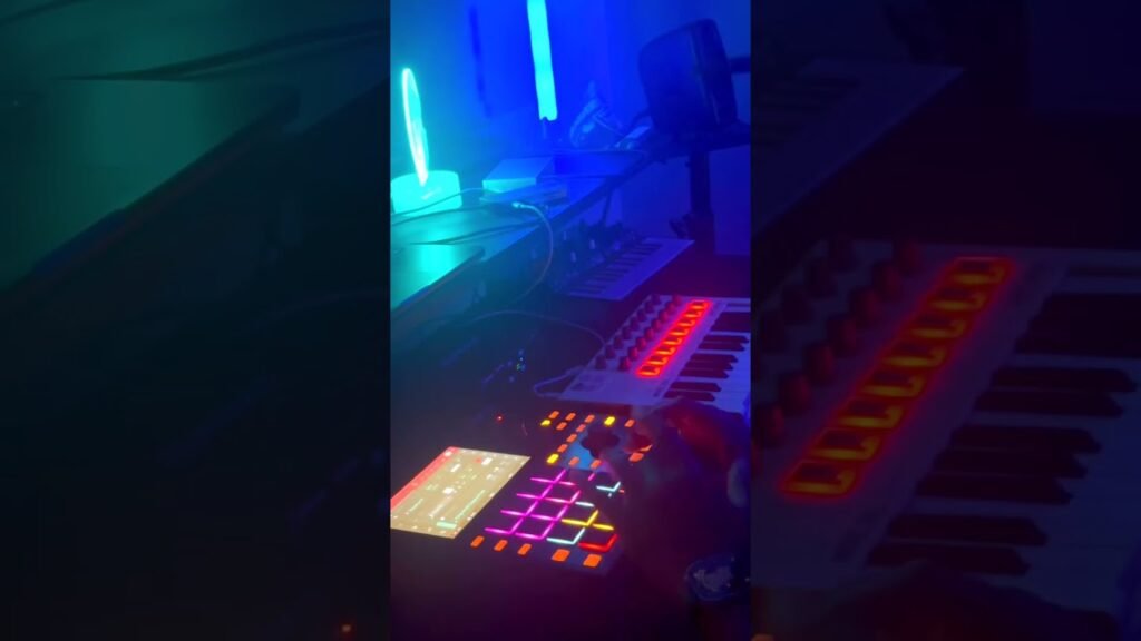 Beatober Day 3 , making a lofi hip hop jazz beat on MPC #beatober #mpcone #lofijazz #beatober